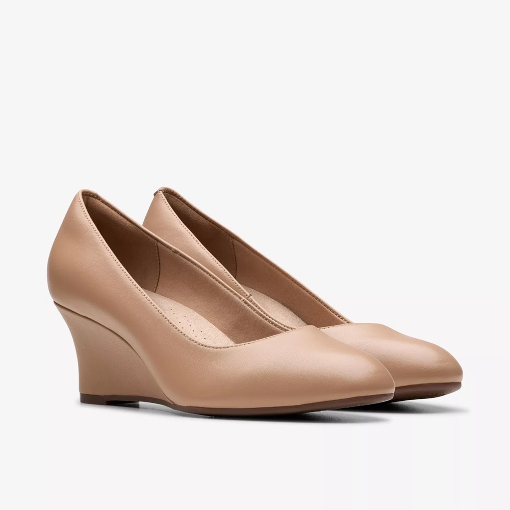 Elegant Tan Wedge Pumps